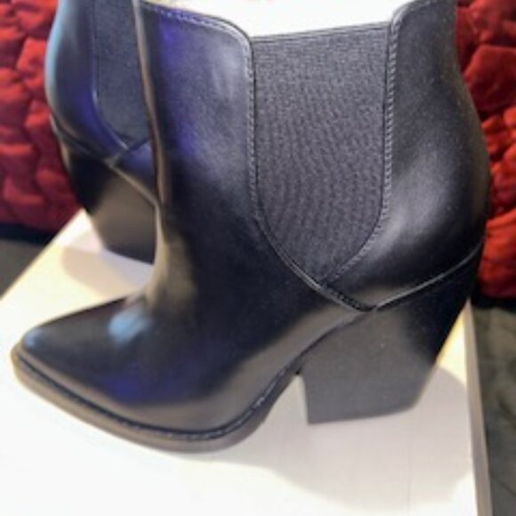 Black pointy toe booties - Picture 5 of 7